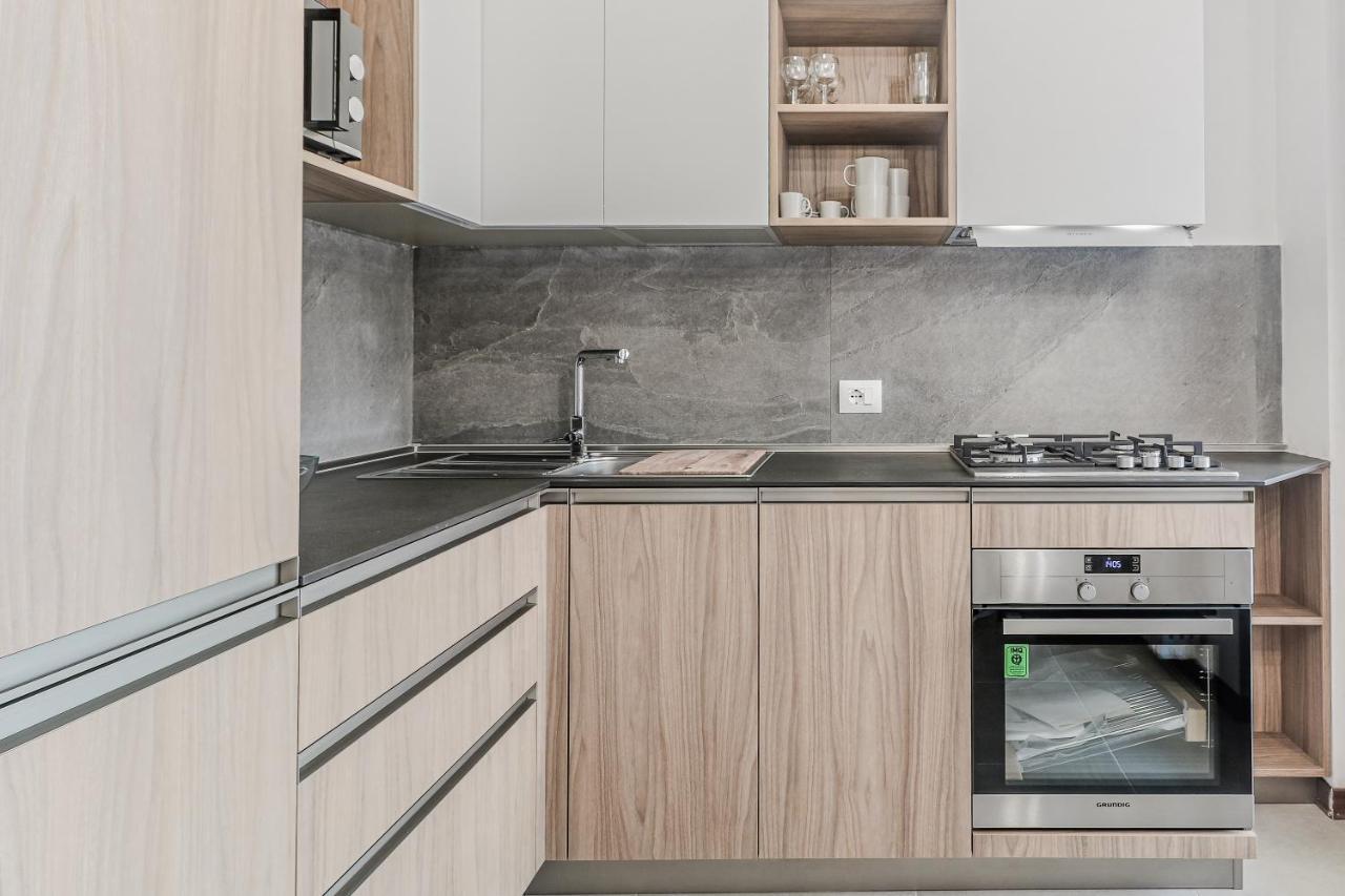 Stunning View Lakeside Apartment - Larihome A11 Граведона Екстериор снимка